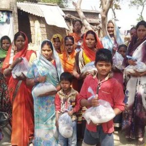 2020年4月新冠漫延佛陀故里， 蟬友圈參與籌募善款，采購土豆大米等物品